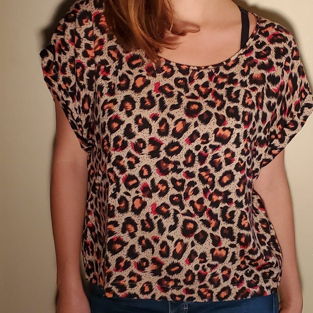 Fun and flirty cheetah print short sleeve blouse